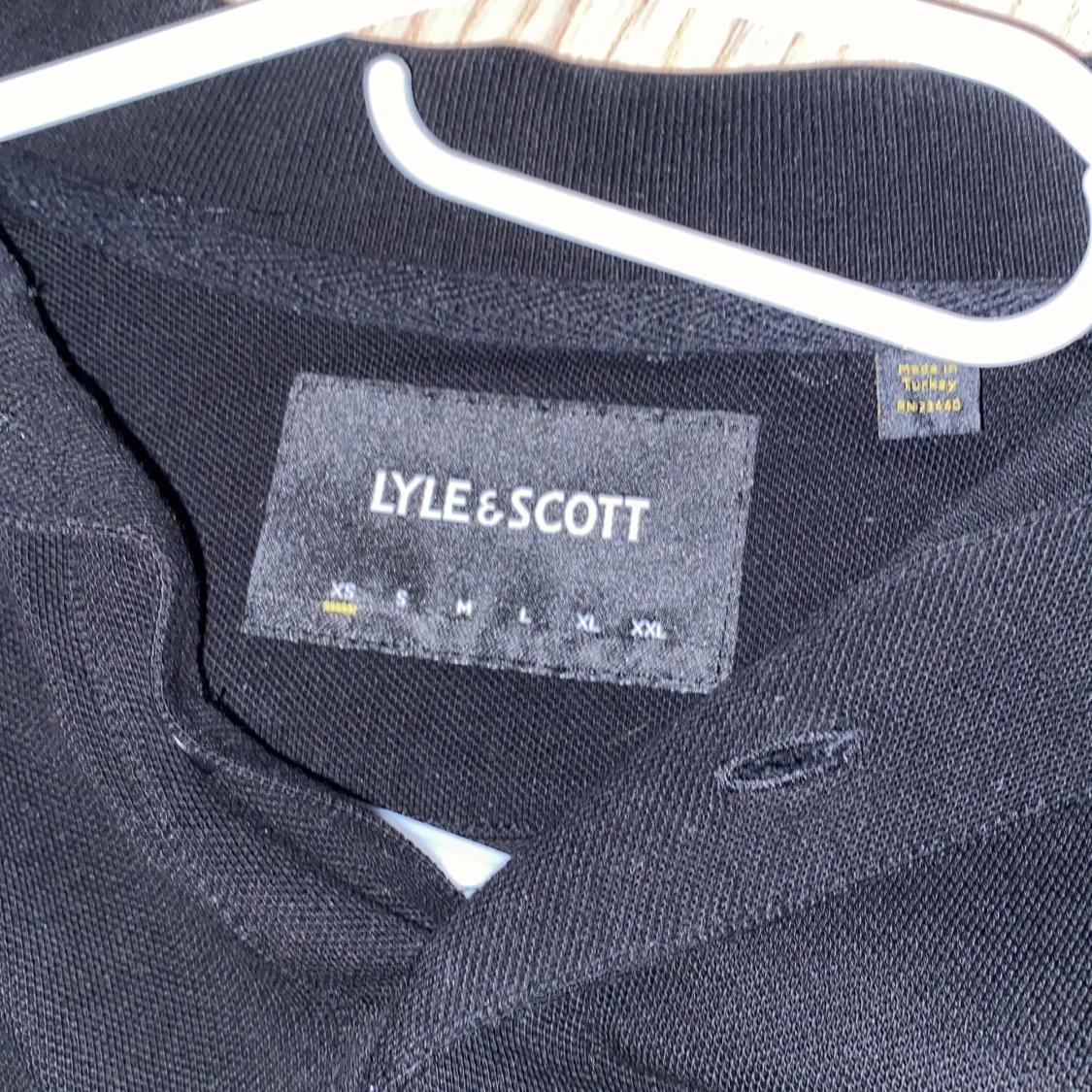 Svart pikétröja från Lyle & Scott - 92