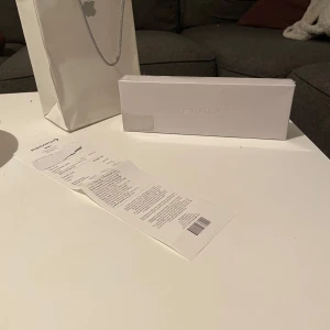 Klocka  i originalförpackning - Hej! Jag har en ny och oanvänd Appplewatchh 9 som jag vill sälja. Den är fortfarande inplastad och jag har kvittot från köpet för lite över en månad sedan. Vi kan träffas för hämtning i centrala Sundsvall.intresserad? Tveka inte , det är bara att höra av sig !Mvh Adam.