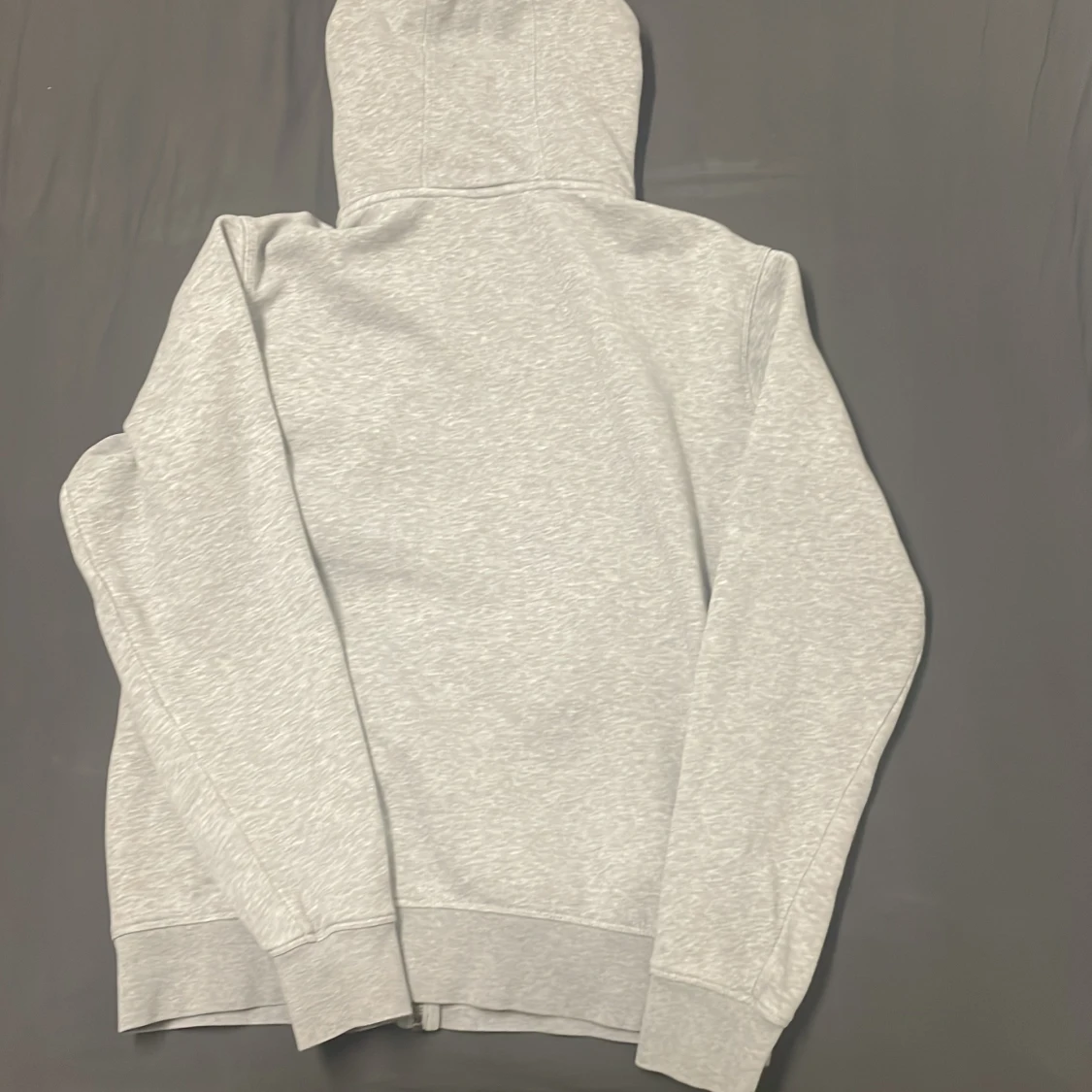 Grå hoodie från Sail Racing - 90