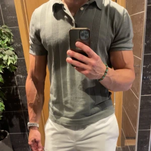 Självgjorda armband - Armband som är självgjorda, vissa är köpta. Säljer styckpris, vill man köpa fler så finns det möjlighet för diskussion