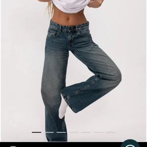 Blå jeans med låg midja - Jeans från motel rocks i färgen steel blue. Säljer eftersom de inte passade mig. Strl 24/30