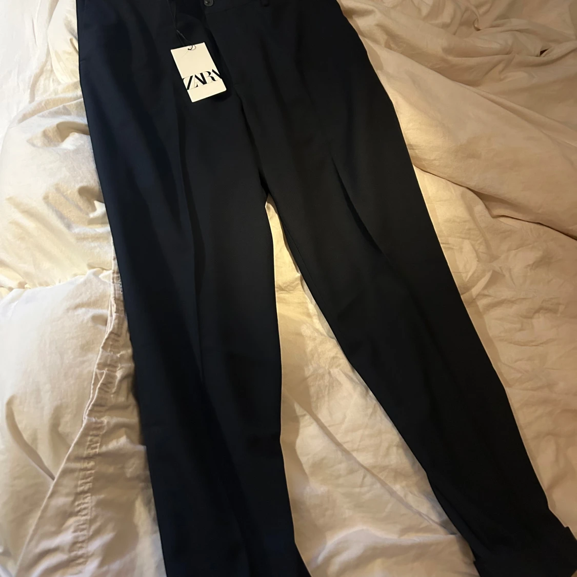 Mörkblå kostymbyxa från Zara (oanvänd) - 91
