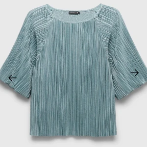 Blå topp  - Använd fåtal gånger. I nytt skick. Skriv för fler frågor 