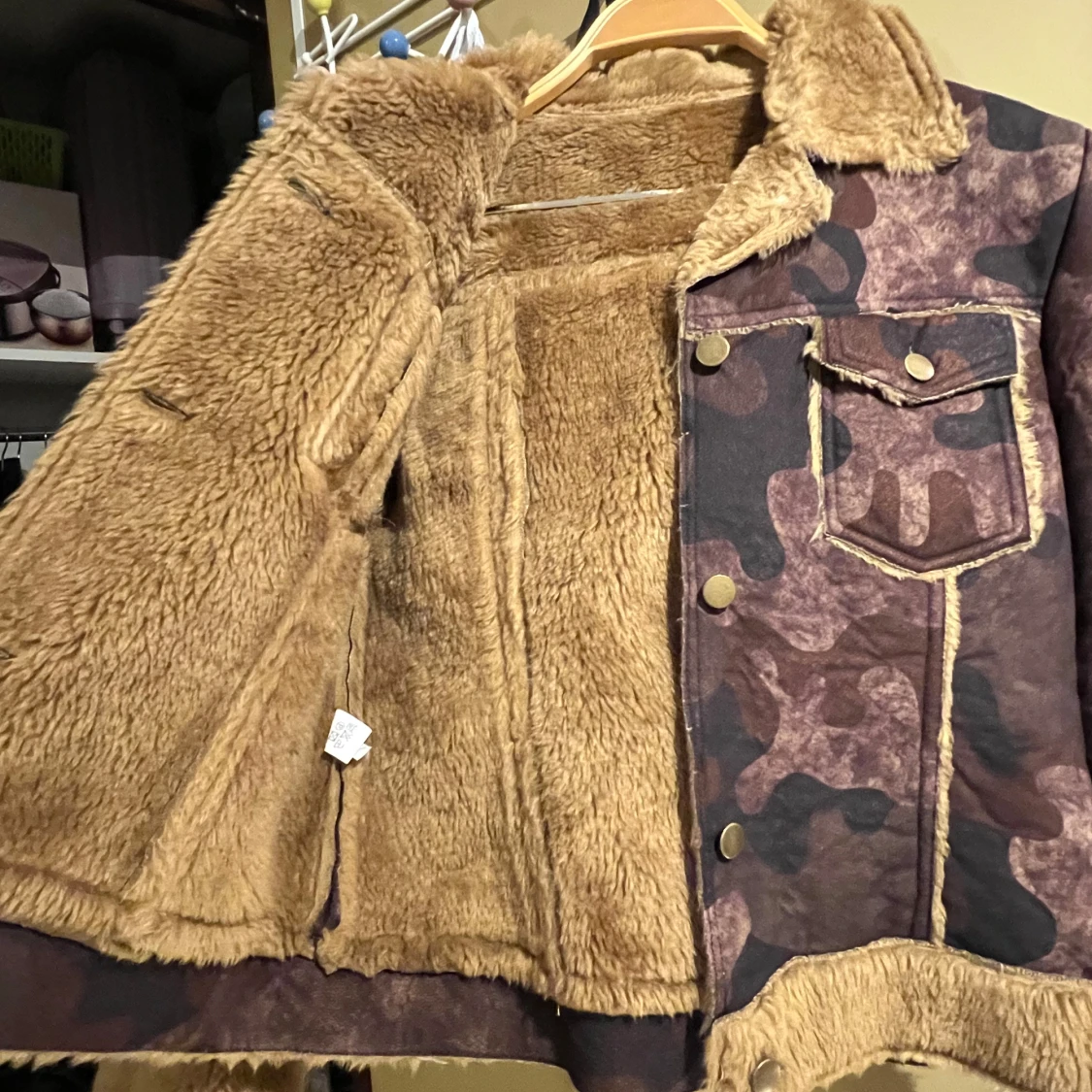 Camouflagejacka med fuskpäls - 93