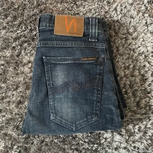 Nudie jeans - Säljer nu dessa sjukt feta nudie jeans. Midja 28 läng 32. Skick 10/10 helt nya typ. 