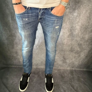 DONDUP GEORGE JEANS  - // Dondup George jeans | storlek w32, benlängd: 93cm, midjemått: 39cm | Nypris runt 4000 | Kontakta för fler frågor eller funderingar // Deluxecloset 