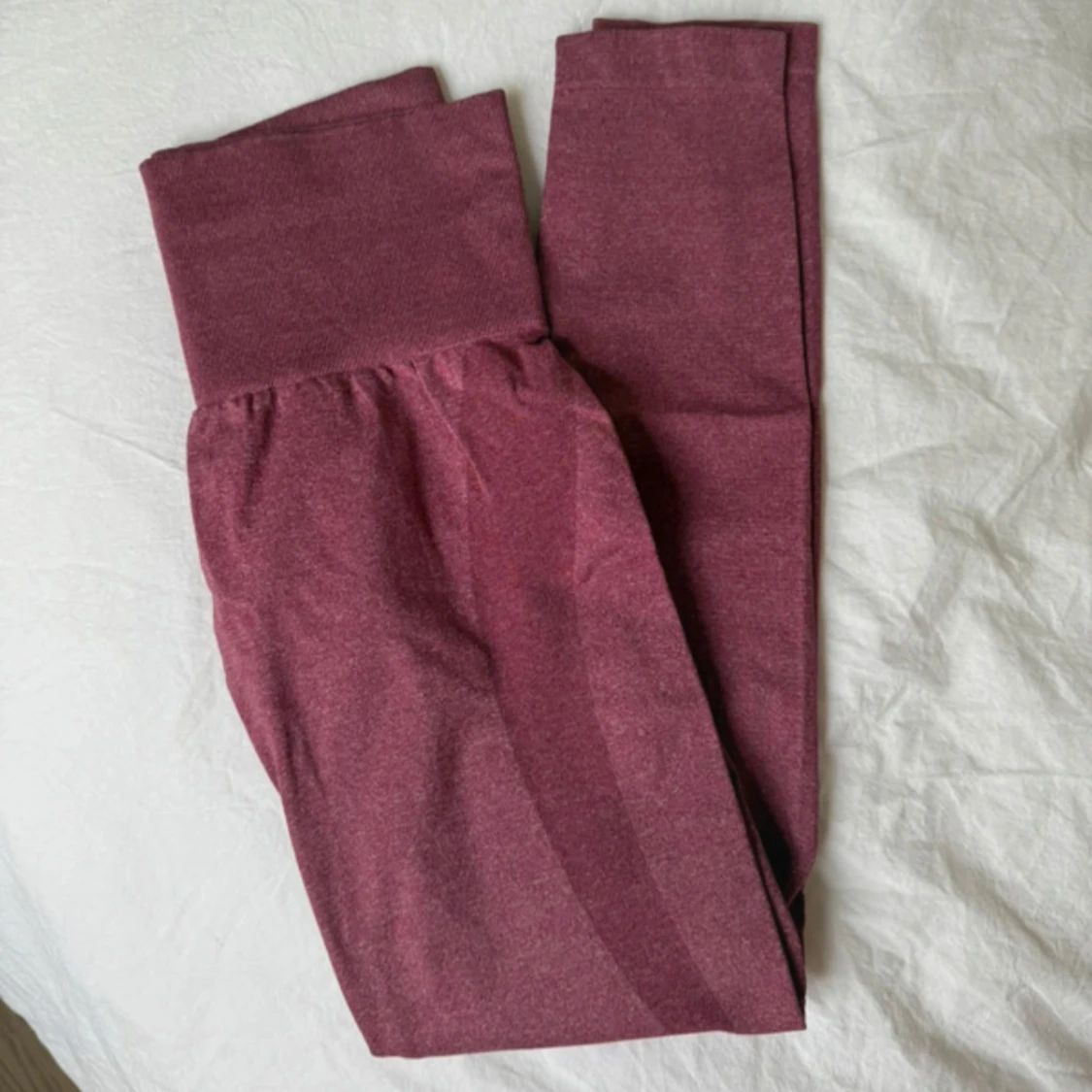 Vinröda leggings från NVGTN - 1