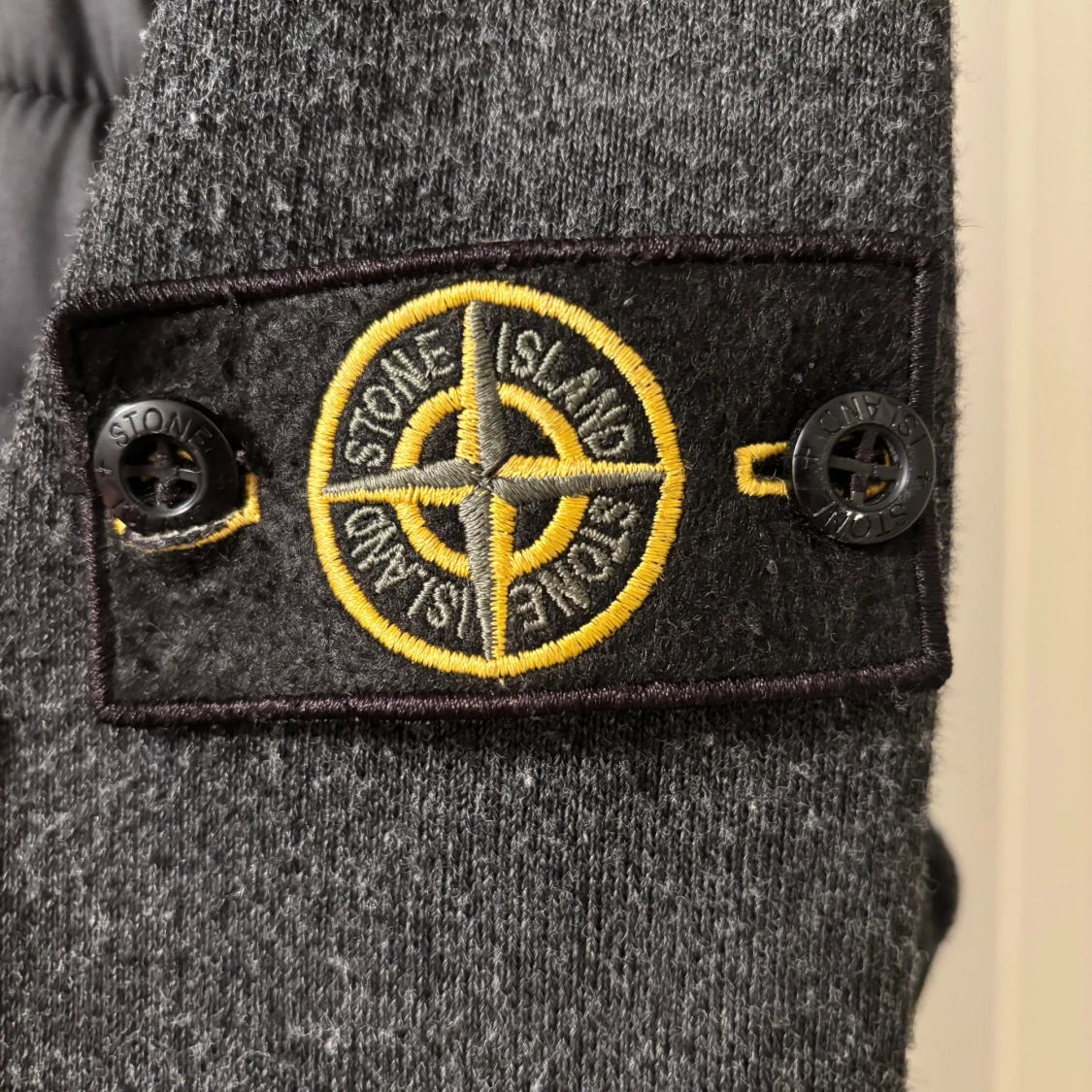 Grå jacka från Stone Island - 2