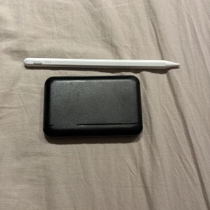 Powerbank med touch penna - En helt ny powerbank och touch penna aldrig använt båda är tillsammans som ett paket