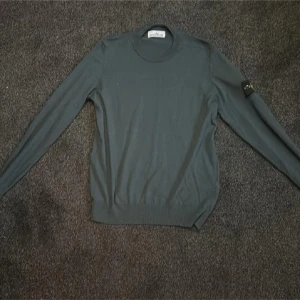 Grön tröja från Stone Island - Grön stone island storlek M, pris kan förhandlas vid snabb affär 