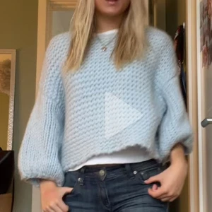 Ljusblå stickad tröja - En luftigt stickad tröja 🥰 