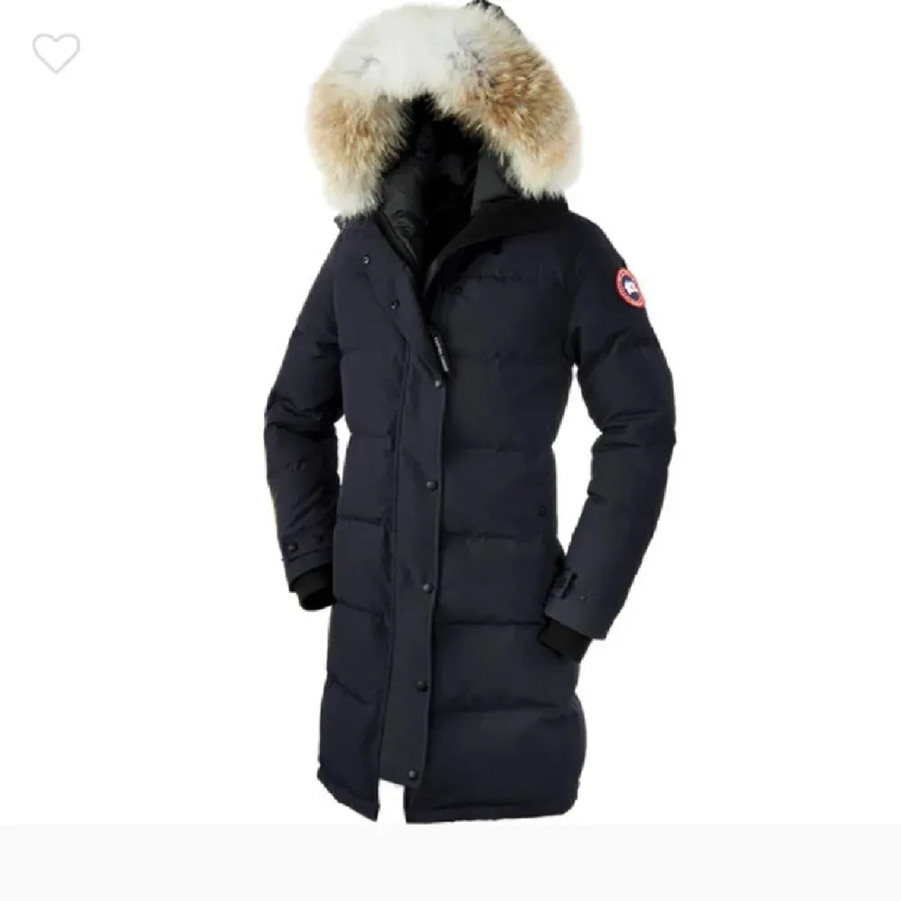 Säljer min fina canada goose shelburne då den inte kommer till användning, skriv privat för flera bilder. Jackor.