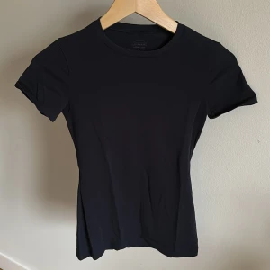 Intimissimi tröja - Så snygg intimissimi tshirt💙🥰Endast använd en gång!