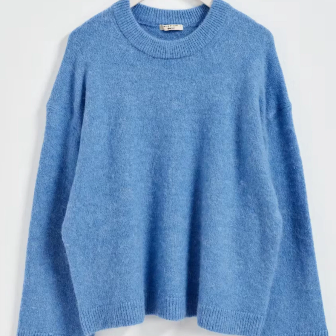Blå stickad tröja