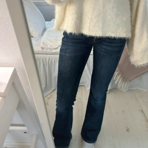 Bootcut jeans - Jättefina lowwaist bootcut jeans från Mavi, modellen heter Bella. Storlek 25x32🥰