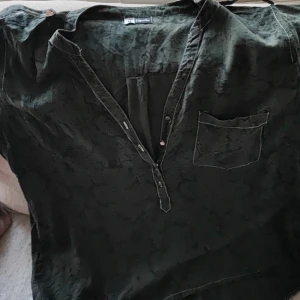 Gullig blus - Gullig blus