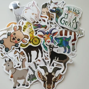 30st get, djur klistermärken/stickers  - Klistermärken/stickers motiv: get, djur, Antal: 30st, Skick: ny/oanvänd,Kul att använda till pyssel, scrapbooking och annat. Kan tex användas till att dekorera din bärbara dator, skateboard, resväska, 