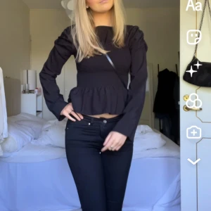 Svart blus  - Jätte fin svart tröja🥰