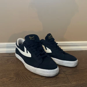 Shanghai Warriors - Knappt använd size 45