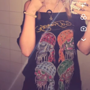 Off shoulder ed Hardy tisha - Galet snygg ed Hardy tisha som jag själv gjort off shoulder 