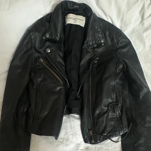 Skinnjacka - Cool skinjacka i bra kvalitet och bra skick❤️