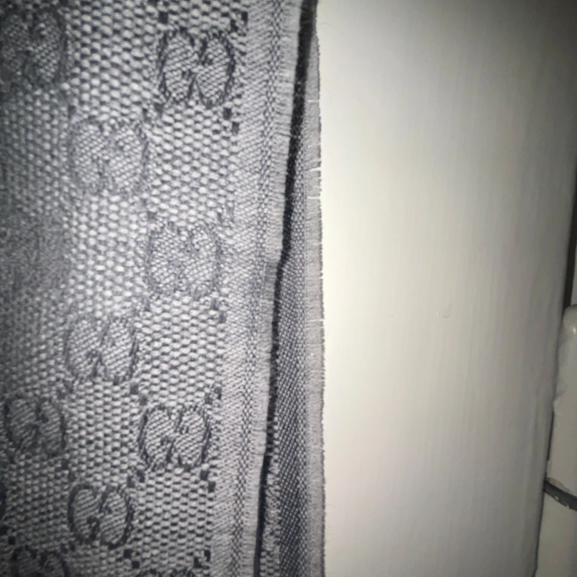 Grå Gucci  halsduk med ränder - 91