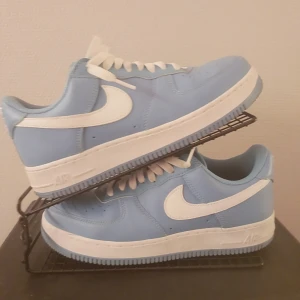 Nike Air Force 1 Retro  - Skor i nyskick, originallåda och kvitto finns. 