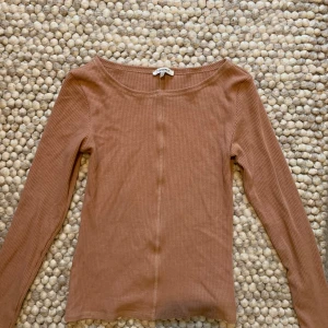 Tröja  - En stickad tröja från Chiquelle. Storlek S. Mycket bra skick. 