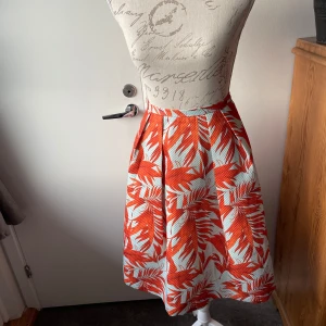 Kjol - Kjol från H&M i stl 34. 100% polyester.