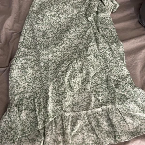 Kjol - Grön kjol från shein i storlek xs! Aldrig använd, Inga skador finns💚