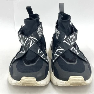 Valentino skor - Valentino skor i otroligt bra skick storlek 43. 