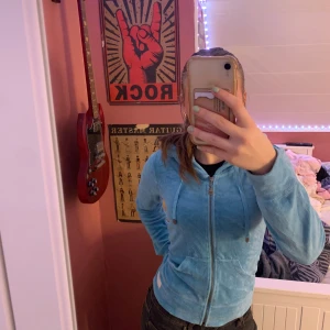 Odd Molly 2000s zip - Fin 2000-tal Odd Molly Zip up i velour.