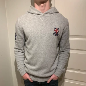 Morris Hoodie - Riktigt skön stickad Morris Hoodie! | Fint skick ända är att storlekslappen sitter lite löst! | Storlek M. | Ställ gärna frågor innan du köper!