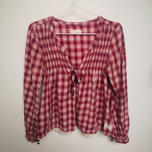 Odd Molly Blus i bommuls flannell - Odd Molly Blus i bommuls flanell. Storlek 1/Small. I mycket fint skick. Köparen står för fraktkostnaden. 