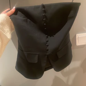 Tub topp gina - Säljer denna supersnygga topp perfekt till hösten! Köpt för 400kr, helt slutsåld. Andvänd 1 gång!💓