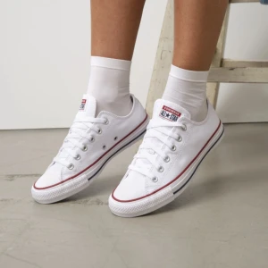 Oanvända Converse - Använda endast en gång! Ser helt nya ut. Nypris: 749