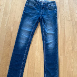 Jeans  - Jag säljer mina Vingino jeans. Riktigt bra skick. Snygga detaljer på jeansen. 