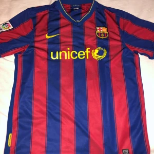 Fotboll tröja - Jag säljer den här tröjan för ett rimligt pris eftersom en hel ny sån kostar över 1000 