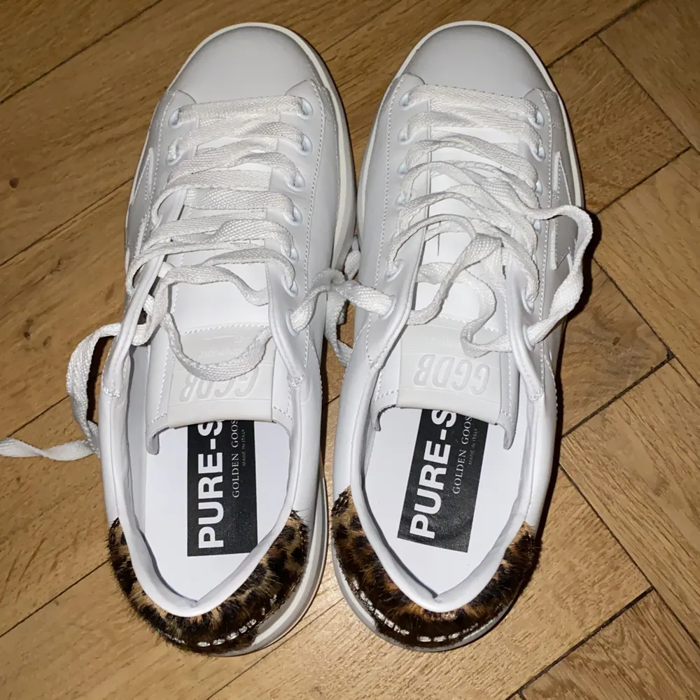 Skit snygga oanvända goldengoose sneakers med leopard tryck på baksidan💖 ordinarie pris 4000kr. Skor.