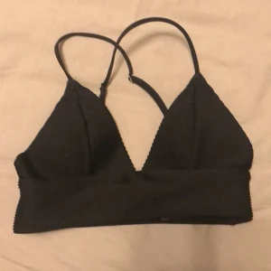Bikini överdel - Fin bikini från hm, aldrig använd💕💕