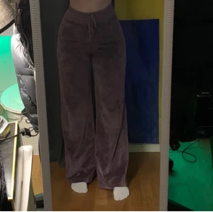 Mjukisbyxor - Skit sköna vida mjukisbyxor, sitter bra och är stretchiga