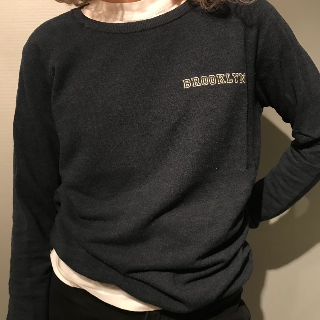 Mörkblå collagetröja 