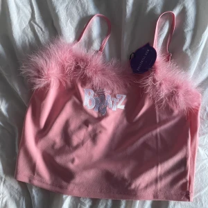 Dollskill x Bratz  - Aldrig använd. Storlek L men liten i storleken 