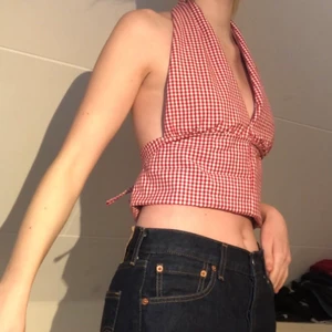 Söt topp - Säljer denna söta egensydda topp! Passar många storlekar då den knyts både i ryggen & i nacken🧚