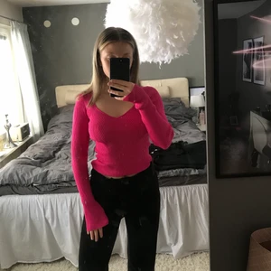 rosa tröja med långa ärmar - Helt oanvänd (lappen är kvar) rosa tröja från NAKD. frakt tillkommer