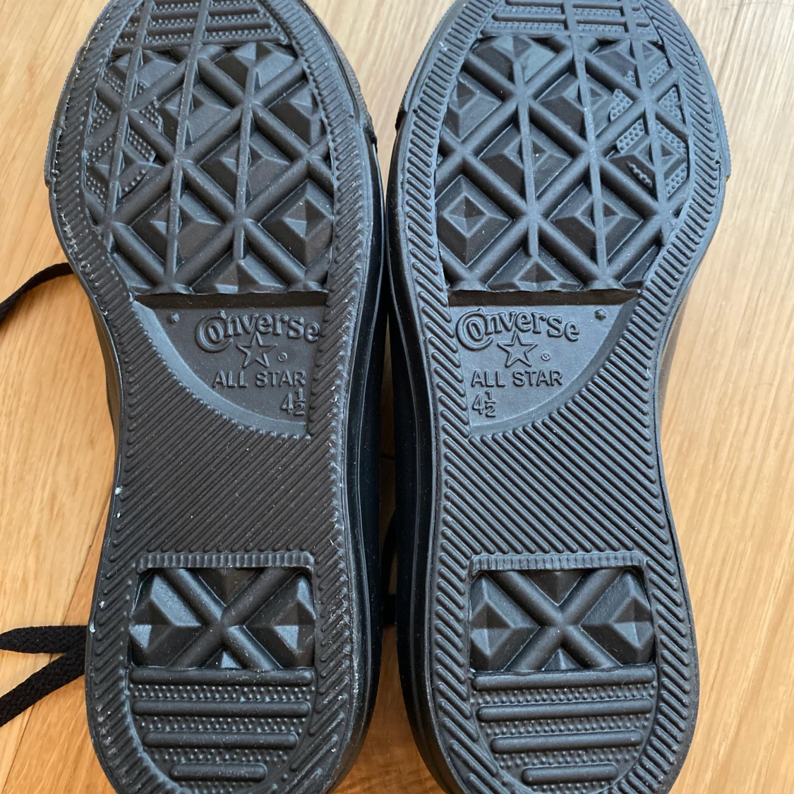 Svarta Converse - NYA/oanvända! - 91