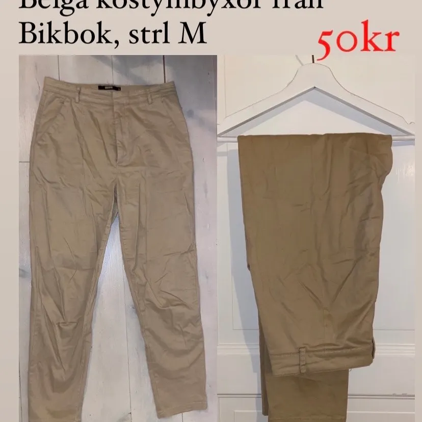 Beiga kostymbyxor i storlek M från bikbok. Fint skick, 50kr + frakt🤎⚡️. Jeans & Byxor.