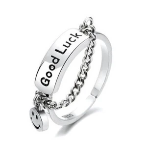 Super snygg ring - Helt sjukt cool och snygg silver ring med en gängade kedja ringen är öppen på baksidan, den e alltså justerbar. Alldrig använd🤩 priset kan diskuteras 🤩