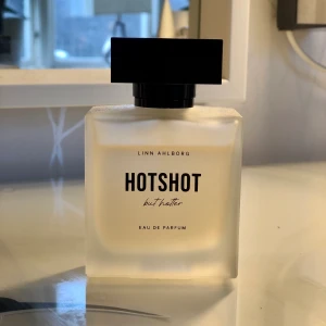 Hotshot but hotter - ✨Intressekoll✨ Funderar på att sälja Linn Ahlborgs senaste parfym Hotshot but Hotter då det inte riktigt är min doft. 400kr + frakt. Vid många intresserade blir det budgivning! 