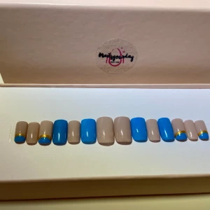 Lösnaglar - Lösnaglar gel ingår med nagelfil, Alkoholservett och lim.